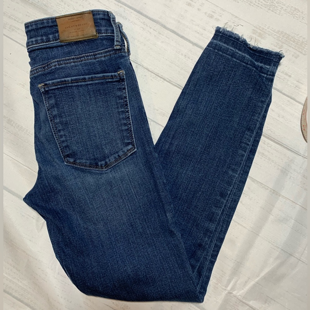 Lucky Brand Ava skinny. Size 2. - Picture 2 of 11